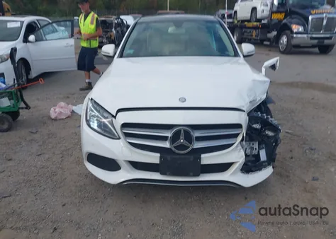 2017 Mercedes-Benz C 300 4Matic z USA, uszkodzony, nr VIN WDDWF4KB6HR215040